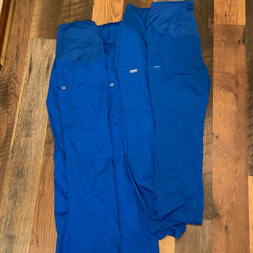 Bundle of 5 maternity scrubs- size large